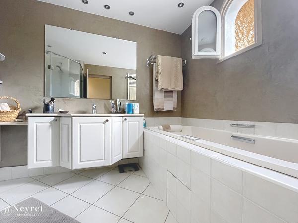 RARE - CHARLY - Maison familiale 5 Chambres de 175 m² avec piscine et pool house – secteur résidentiel