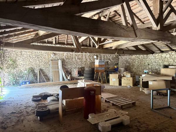 Proche Duras et Eymet- Maison en pierre de 4 chambres avec dépendances