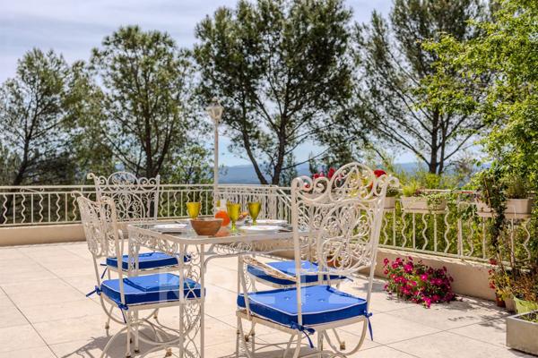 Exclusivité. Propriété d’exception de 235 m2, vue panoramique, aux portesd’Aix-en-Provence