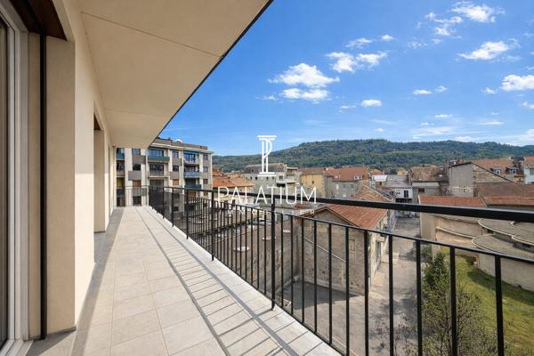Spacieux appartement traversant trois pièces