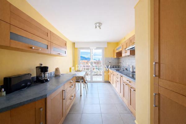 Spacieux appartement traversant trois pièces