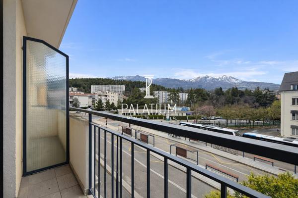 Spacieux appartement traversant trois pièces