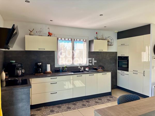 10 min Nord-Est - Villa plain pied 3 chambres, piscine sur terrain 600 m²