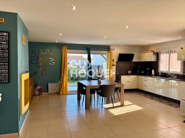 10 min Nord-Est - Villa plain pied 3 chambres, piscine sur terrain 600 m²