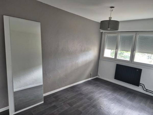 Appartement
         4 pièces
        - 80 m² 195 000 € *
