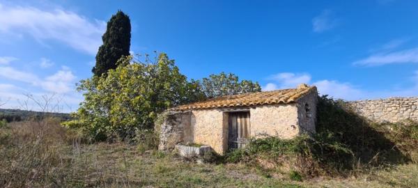 TERRAIN DE 8818m² AVEC CABANON PIERRE