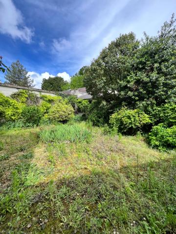 HYPER-CENTRE DE CHÂTELLERAULT – 170 m² – JARDIN – GARAGE – DÉPENDANCE