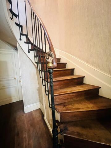 HYPER-CENTRE DE CHÂTELLERAULT – 170 m² – JARDIN – GARAGE – DÉPENDANCE