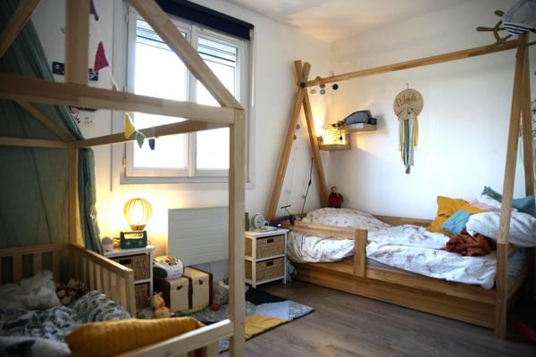 Je vous invite à venir découvrir cette charmante maison familiale de 100 m2, implantée aux portes du Pilat, sur un secteur calme et résidentiel de Lorette.