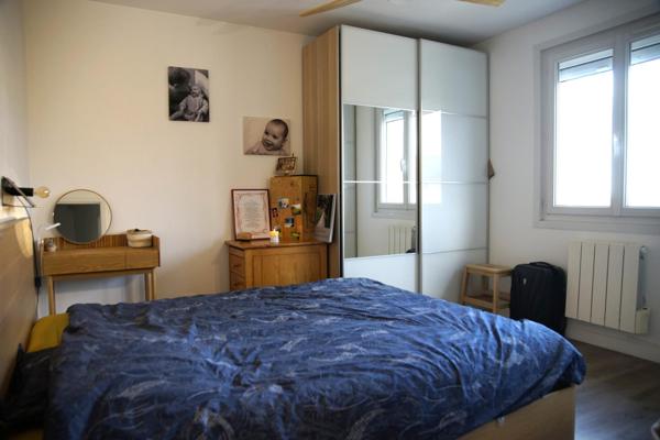 Je vous invite à venir découvrir cette charmante maison familiale de 100 m2, implantée aux portes du Pilat, sur un secteur calme et résidentiel de Lorette.