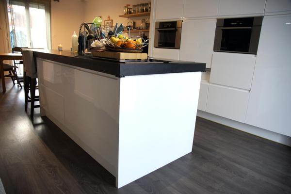 Je vous invite à venir découvrir cette charmante maison familiale de 100 m2, implantée aux portes du Pilat, sur un secteur calme et résidentiel de Lorette.