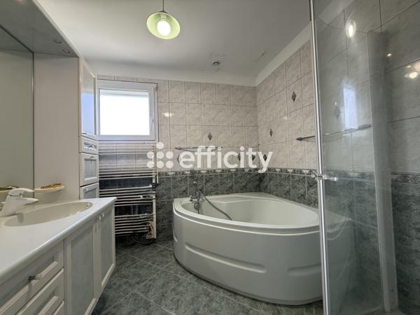 Maison
         5 pièces
        - 130 m² Exclusivité 235 000 € *
