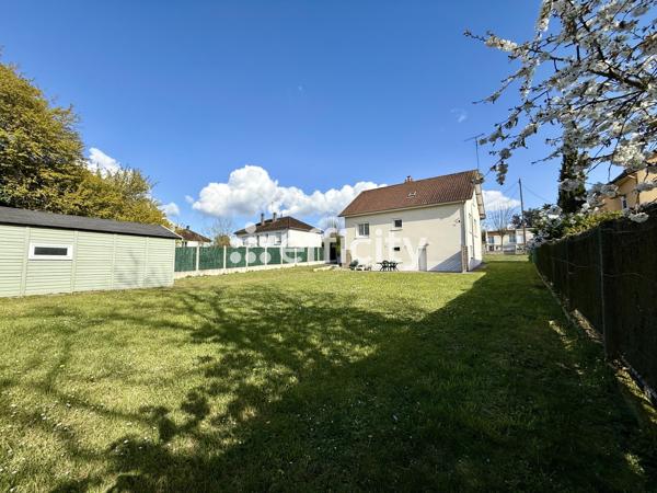 Maison
         5 pièces
        - 130 m² Exclusivité 235 000 € *