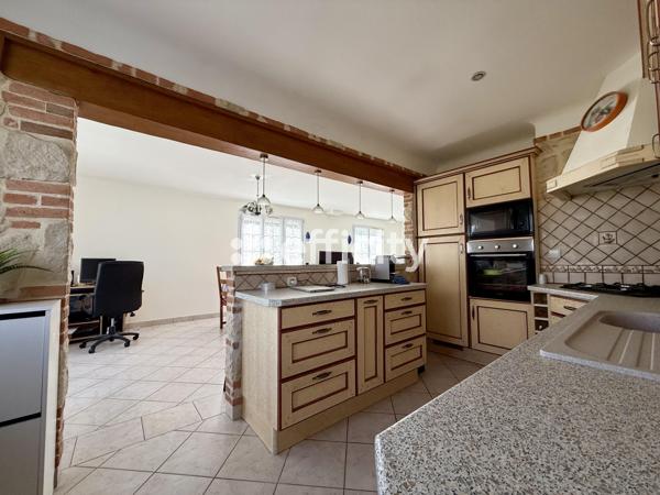 Maison
         5 pièces
        - 130 m² Exclusivité 235 000 € *