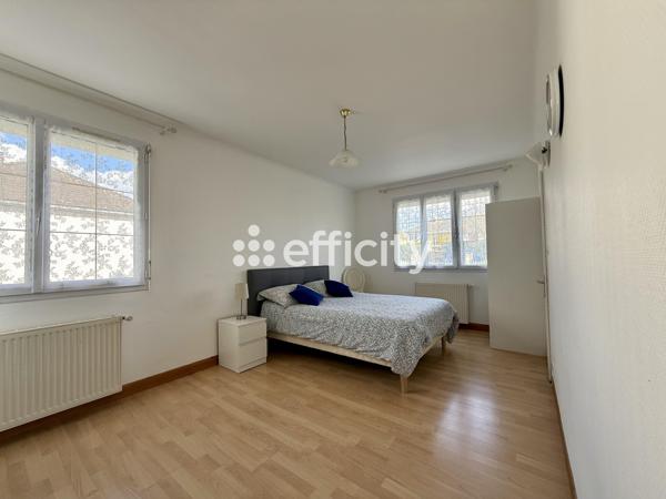Maison
         5 pièces
        - 130 m² Exclusivité 235 000 € *