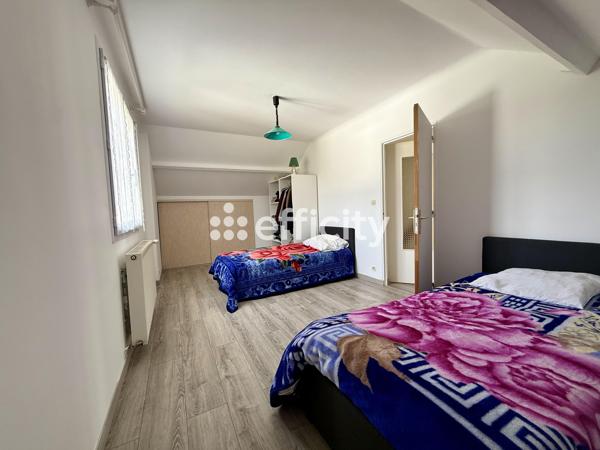 Maison
         5 pièces
        - 130 m² Exclusivité 235 000 € *
