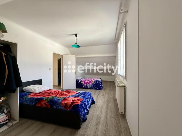 Maison
         5 pièces
        - 130 m² Exclusivité 235 000 € *