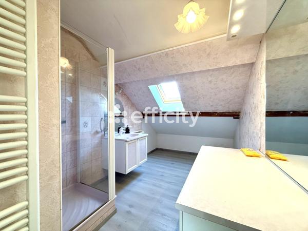 Maison
         5 pièces
        - 130 m² Exclusivité 235 000 € *