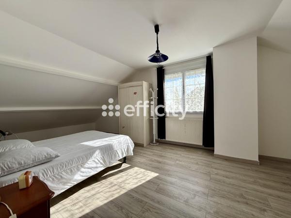 Maison
         5 pièces
        - 130 m² Exclusivité 235 000 € *