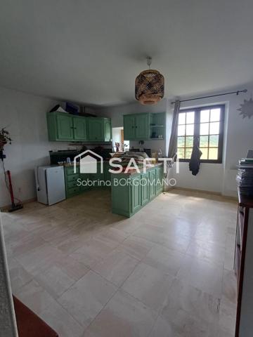 Jolie maison en pierre dans le cœur du village