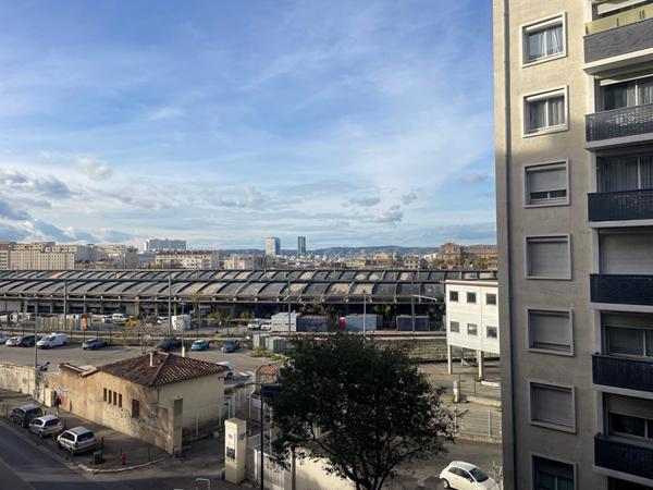 À vendre : Appartement 2 pièces à Marseille - Un petit coin de paradis (ou presque) !