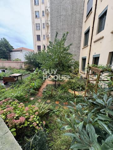 Appartement de famille de 122m au sol et 112m² -cave - grenier