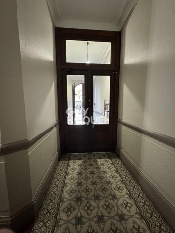 Appartement de famille de 122m au sol et 112m² -cave - grenier