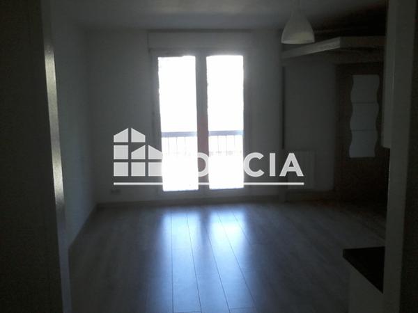 Location Studio 27.92 m² - 66 RUE DU PRIEURE-SAINT-THOMAS Epernon 28230