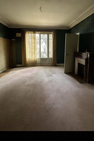 Élégante maison bourgeoise en meulière avec jardin