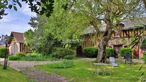 A vendre proche de Bernay, belle maison de Maître dans village avec commerces
