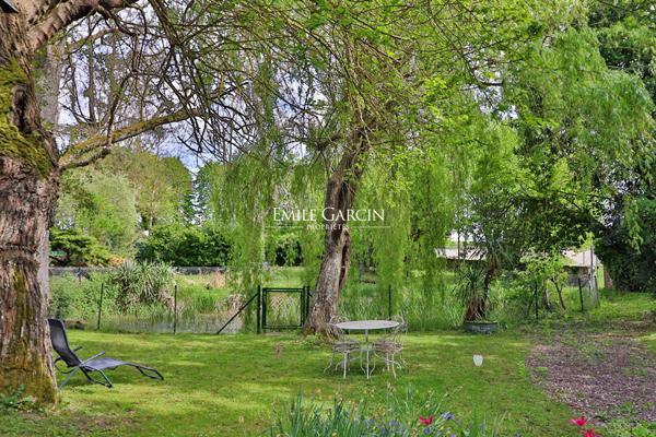 A vendre proche de Bernay, belle maison de Maître dans village avec commerces