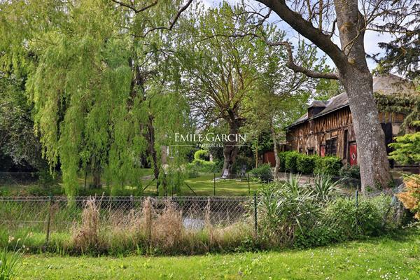 A vendre proche de Bernay, belle maison de Maître dans village avec commerces