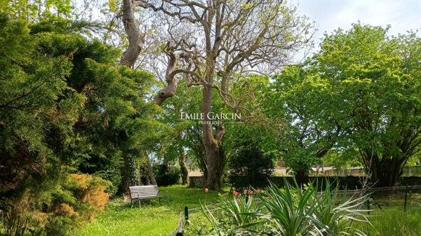 A vendre proche de Bernay, belle maison de Maître dans village avec commerces