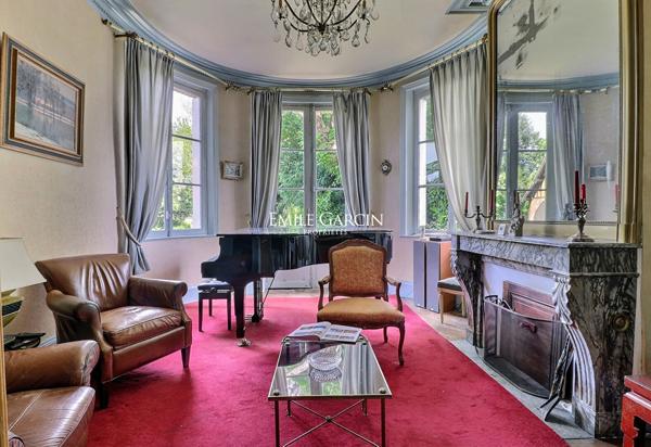 A vendre proche de Bernay, belle maison de Maître dans village avec commerces