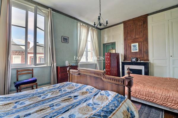 A vendre proche de Bernay, belle maison de Maître dans village avec commerces
