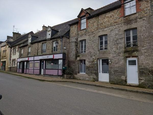 Maison mitoyenne 2 côtés La Chèze 440 m²