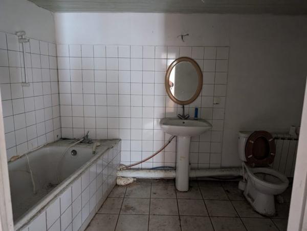 Maison mitoyenne 2 côtés La Chèze 440 m²