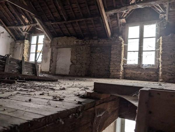 Maison mitoyenne 2 côtés La Chèze 440 m²