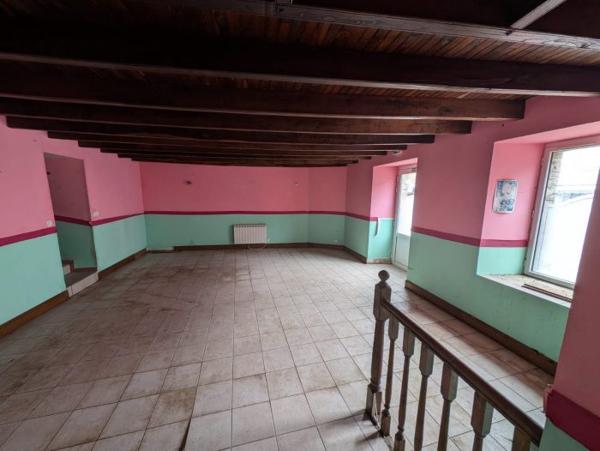 Maison mitoyenne 2 côtés La Chèze 440 m²