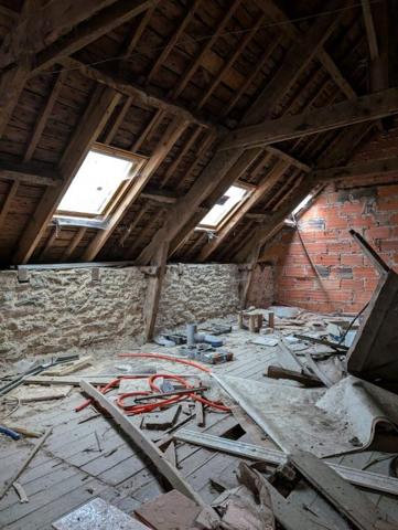 Maison mitoyenne 2 côtés La Chèze 440 m²