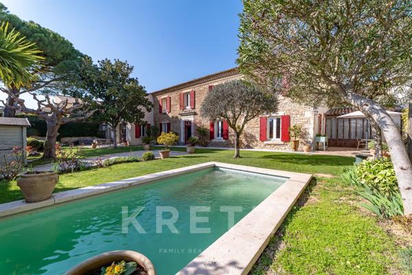 Maison vigneronne en pierre avec piscine, 5 chambres, à 20 minutes au sud de Nîmes.