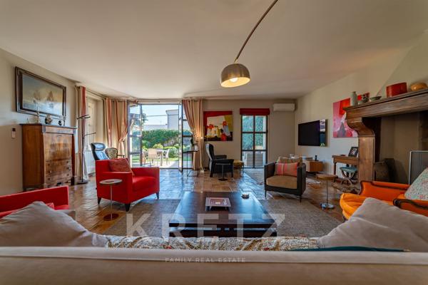 Maison vigneronne en pierre avec piscine, 5 chambres, à 20 minutes au sud de Nîmes.