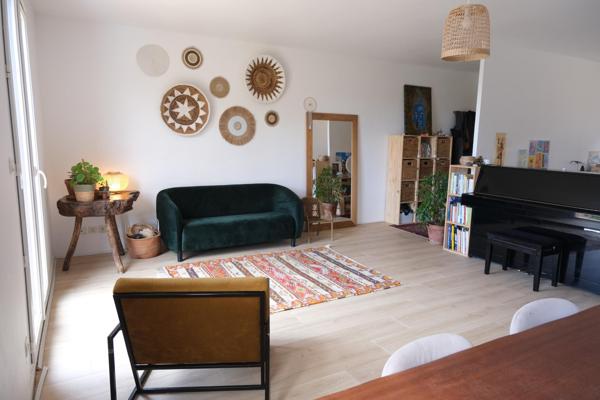 Maison plain-pied avec jardin et vue