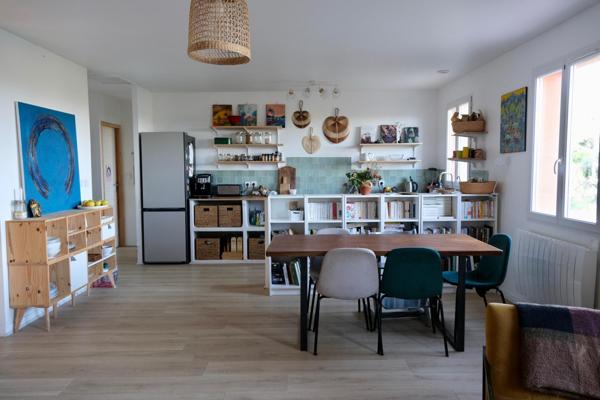 Maison plain-pied avec jardin et vue