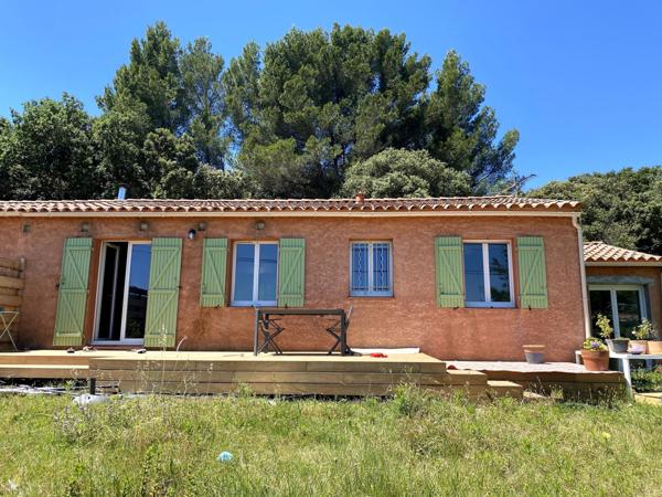 Maison plain-pied avec jardin et vue