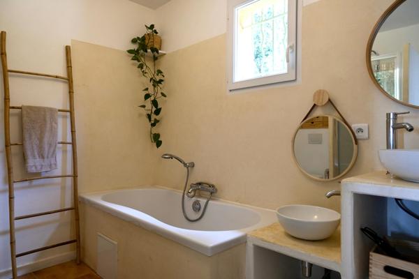 Maison plain-pied avec jardin et vue