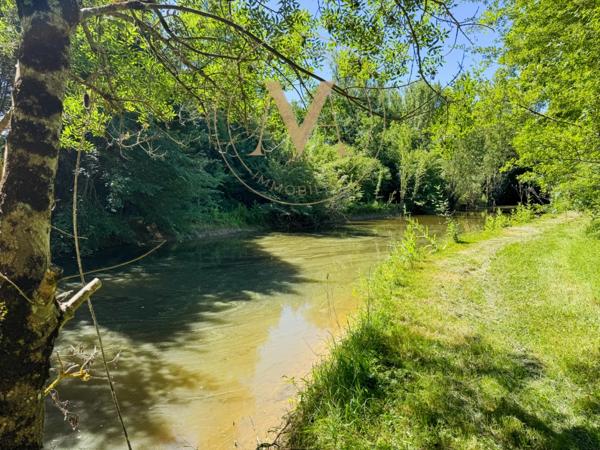 PROPRIÉTÉ DE CARACTÈRE SUR 18 HECTARES – GÎTES, SALLE DE RÉCEPTION, LAC ET FORT POTENTIEL D’EXPLOITATION CAUDECOSTE (47)