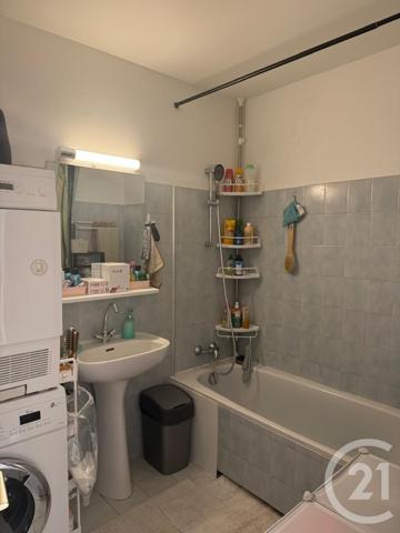 Appartement à vendre  2 pièces - 52,80 m2 SAINTES - 17