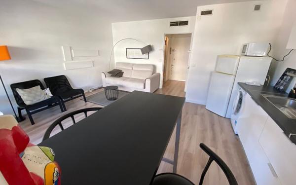 Appartement à louer    1 pièce • 29,74 m2    Cannes