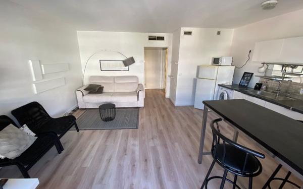 Appartement à louer    1 pièce • 29,74 m2    Cannes